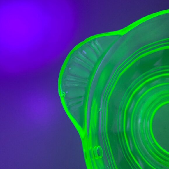 Set Of 3 VTG Uranium Glass Custard Cups Handles Ribbed Design Glows - Picture 6 of 8